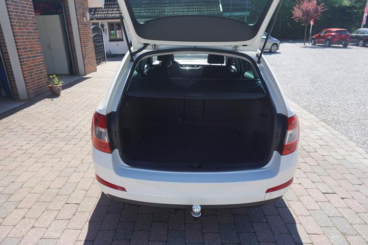 Hvid Skoda Octavia fra 2014