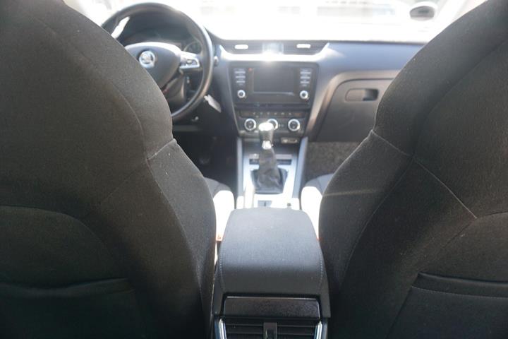 Hvid Skoda Octavia fra 2014