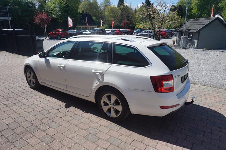 Hvid Skoda Octavia fra 2014