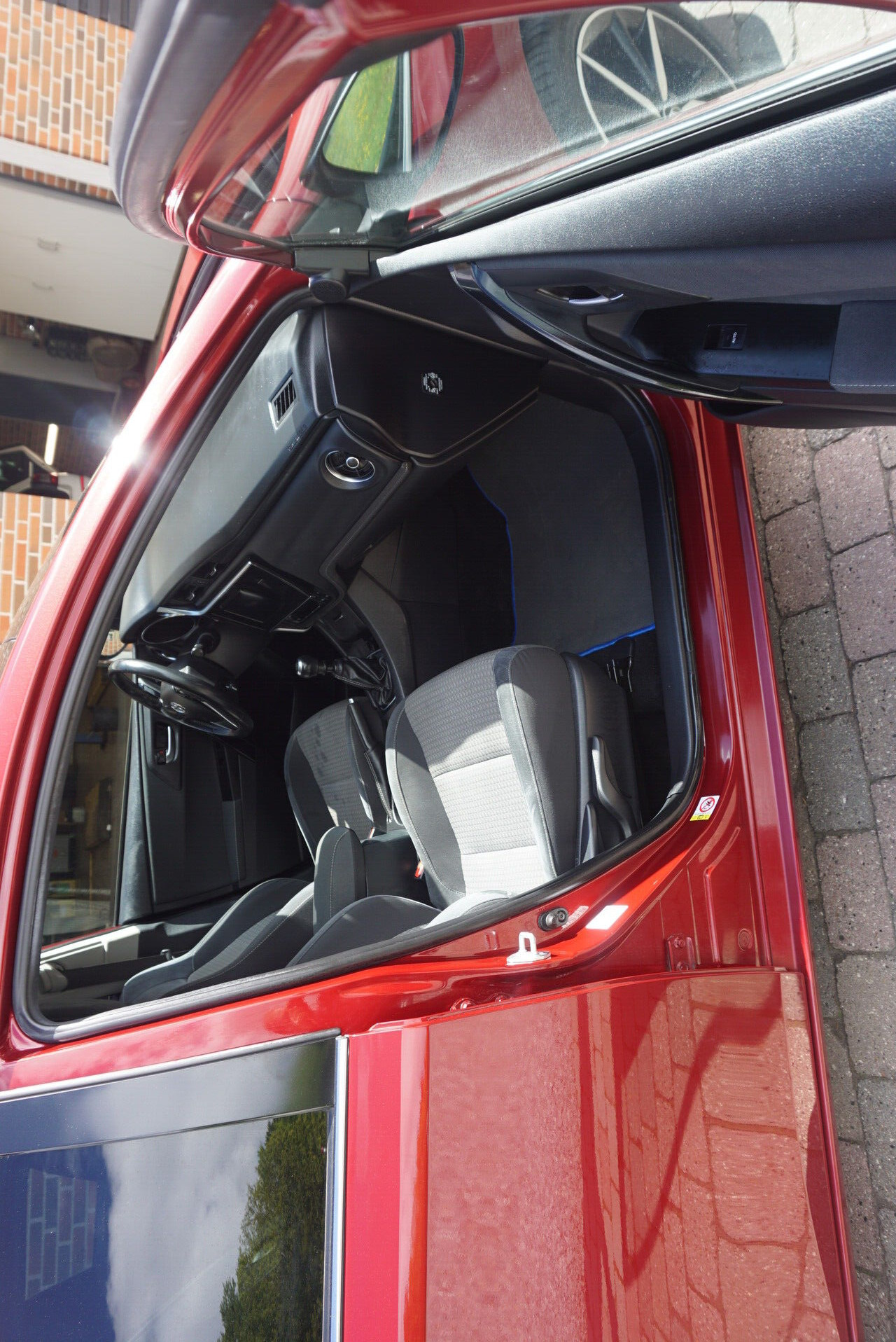 Rød Toyota Auris fra 2018