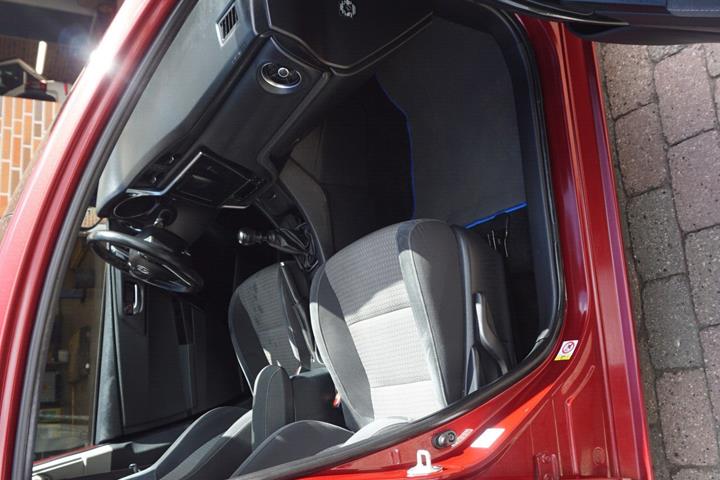 Rød Toyota Auris fra 2018