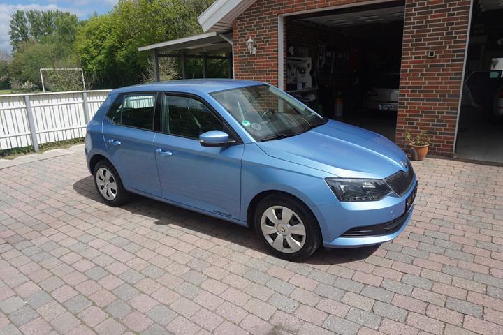 Blå Skoda Fabia fra 2016