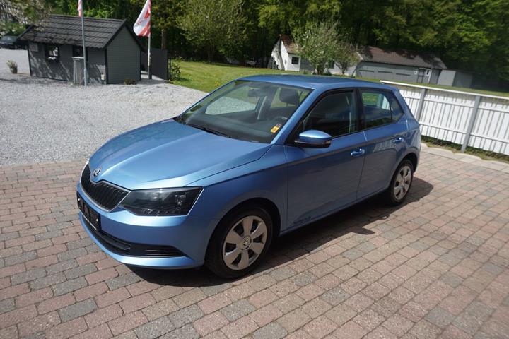 Blå Skoda Fabia fra 2016