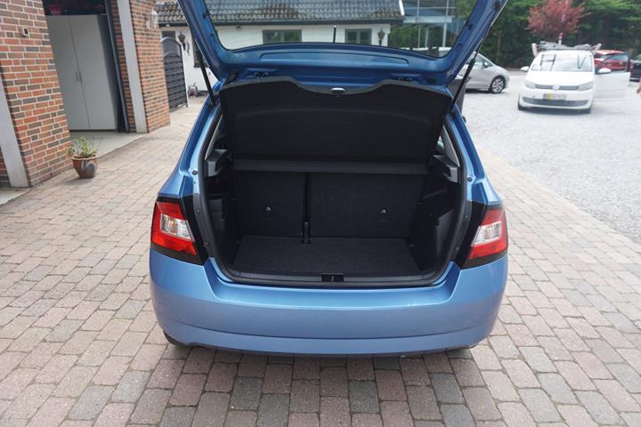 Blå Skoda Fabia fra 2016