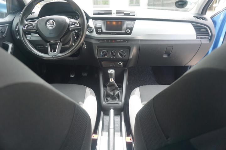 Blå Skoda Fabia fra 2016