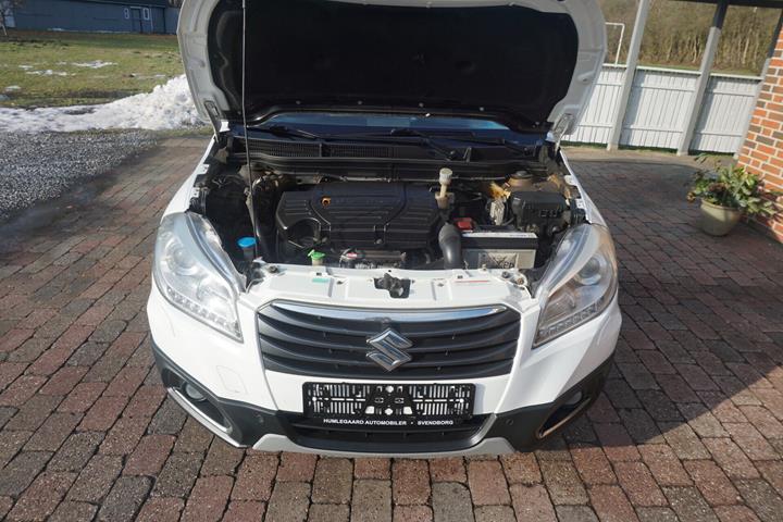 Hvid Suzuki S-Cross fra 2014