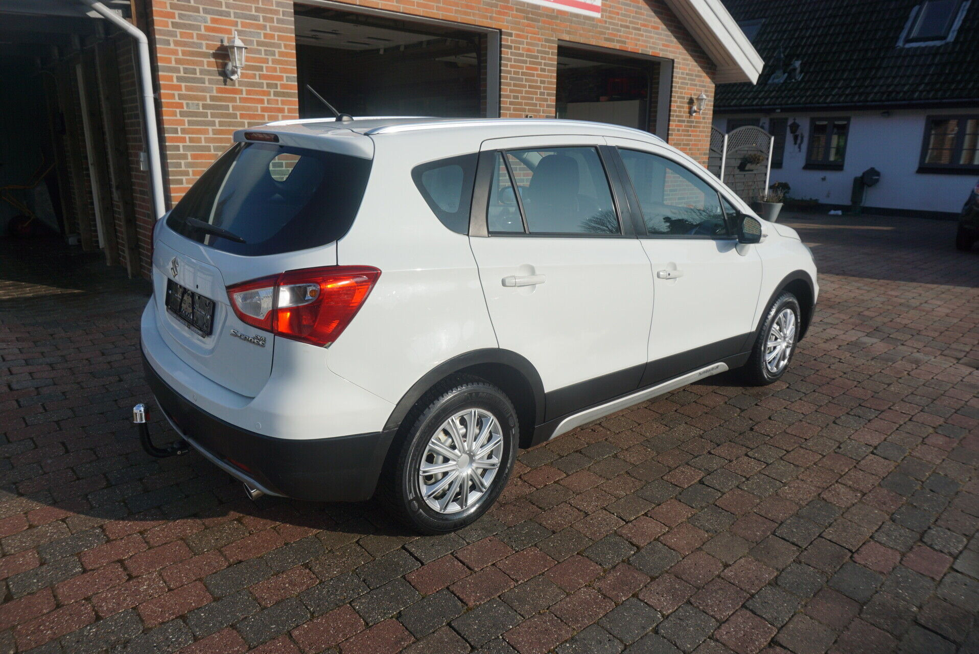 Hvid Suzuki S-Cross fra 2014
