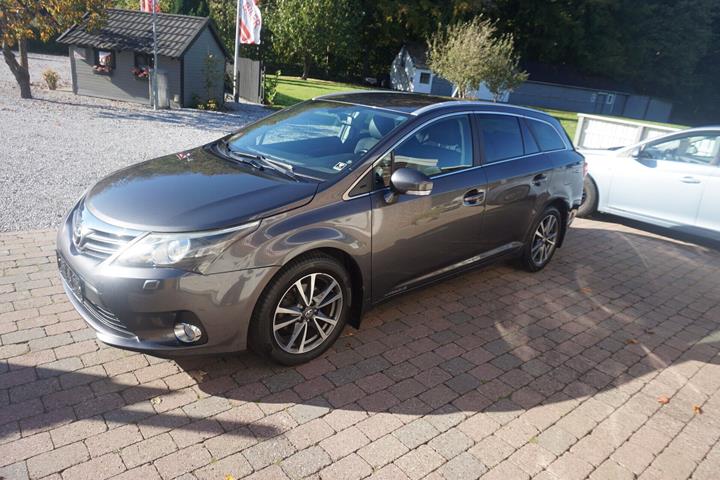 Sort Toyota Avensis fra 2014