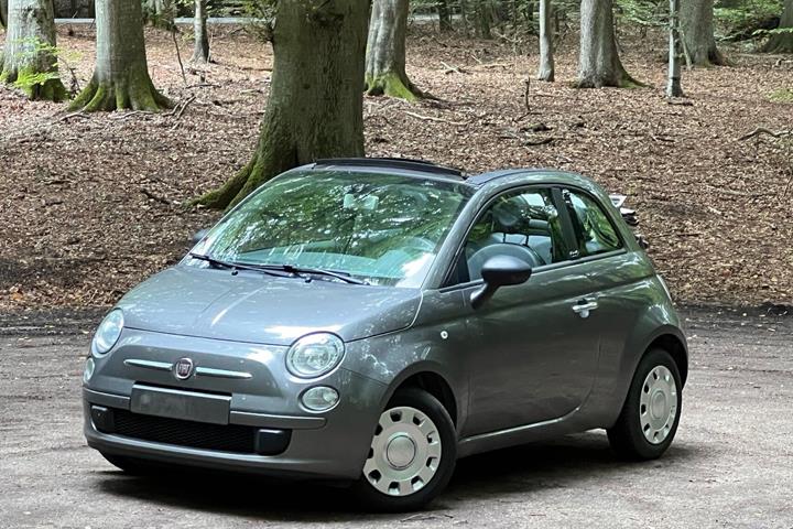 Grå Fiat 500C fra 2011