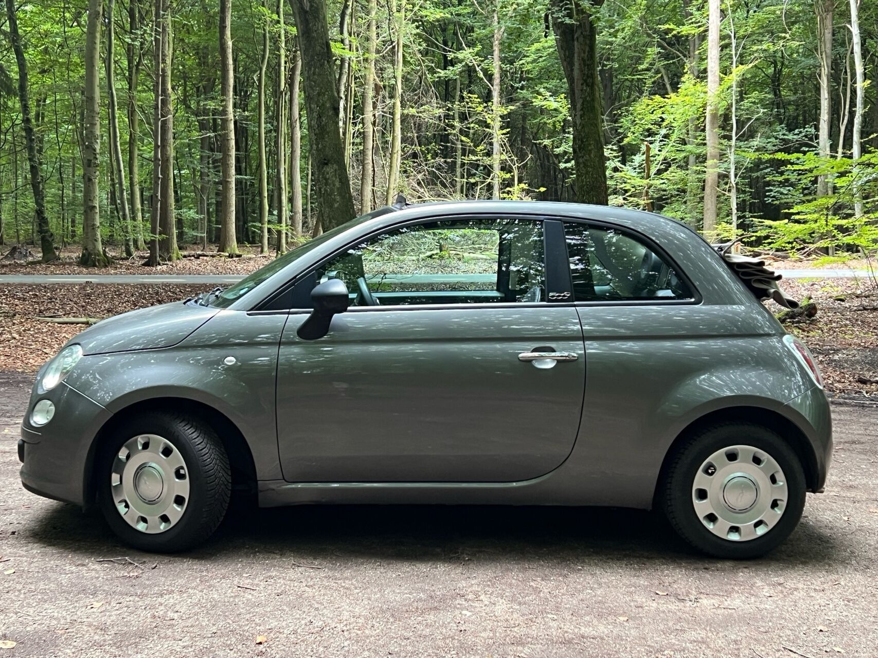 Grå Fiat 500C fra 2011