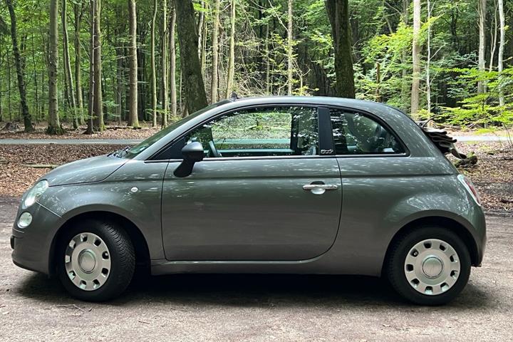 Grå Fiat 500C fra 2011