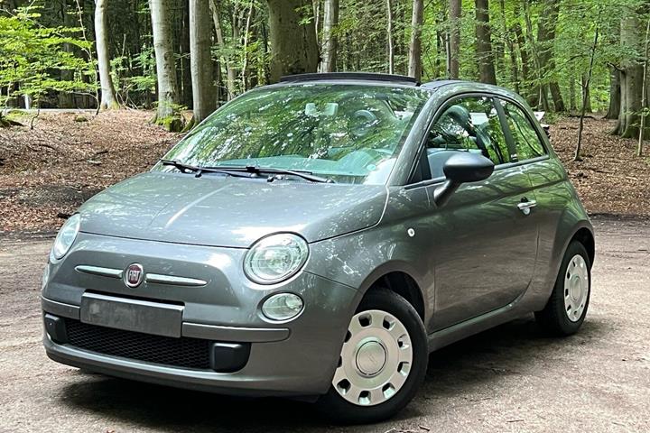Grå Fiat 500C fra 2011