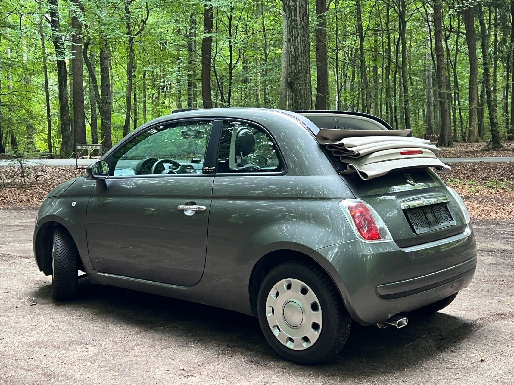 Grå Fiat 500C fra 2011
