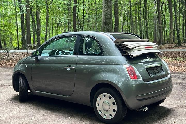 Grå Fiat 500C fra 2011