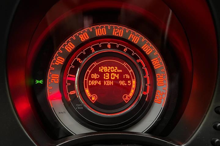 Grå Fiat 500C fra 2011