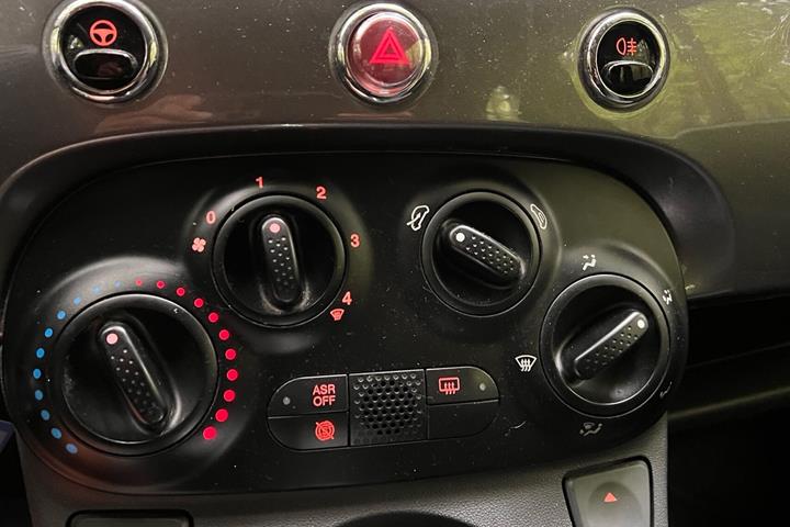Grå Fiat 500C fra 2011
