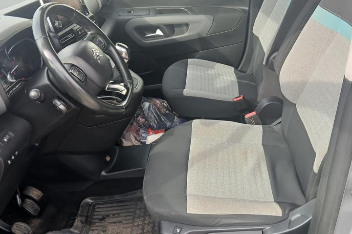 Grå Citroën Berlingo fra 2019