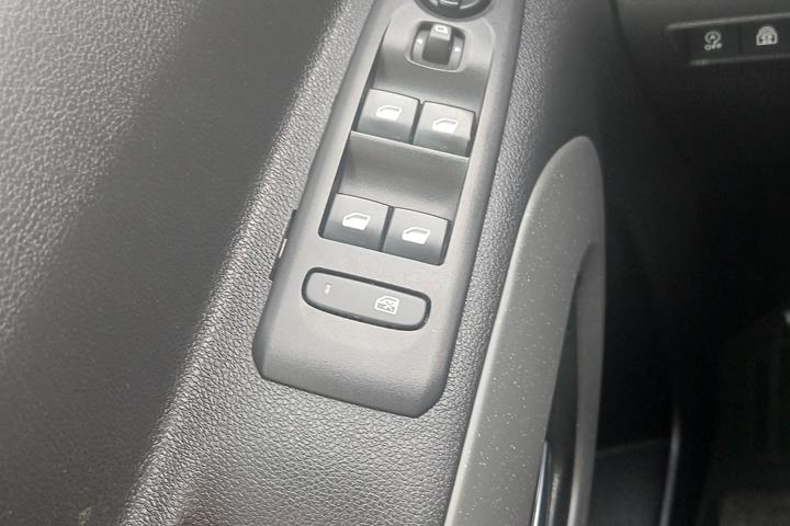 Grå Citroën Berlingo fra 2019