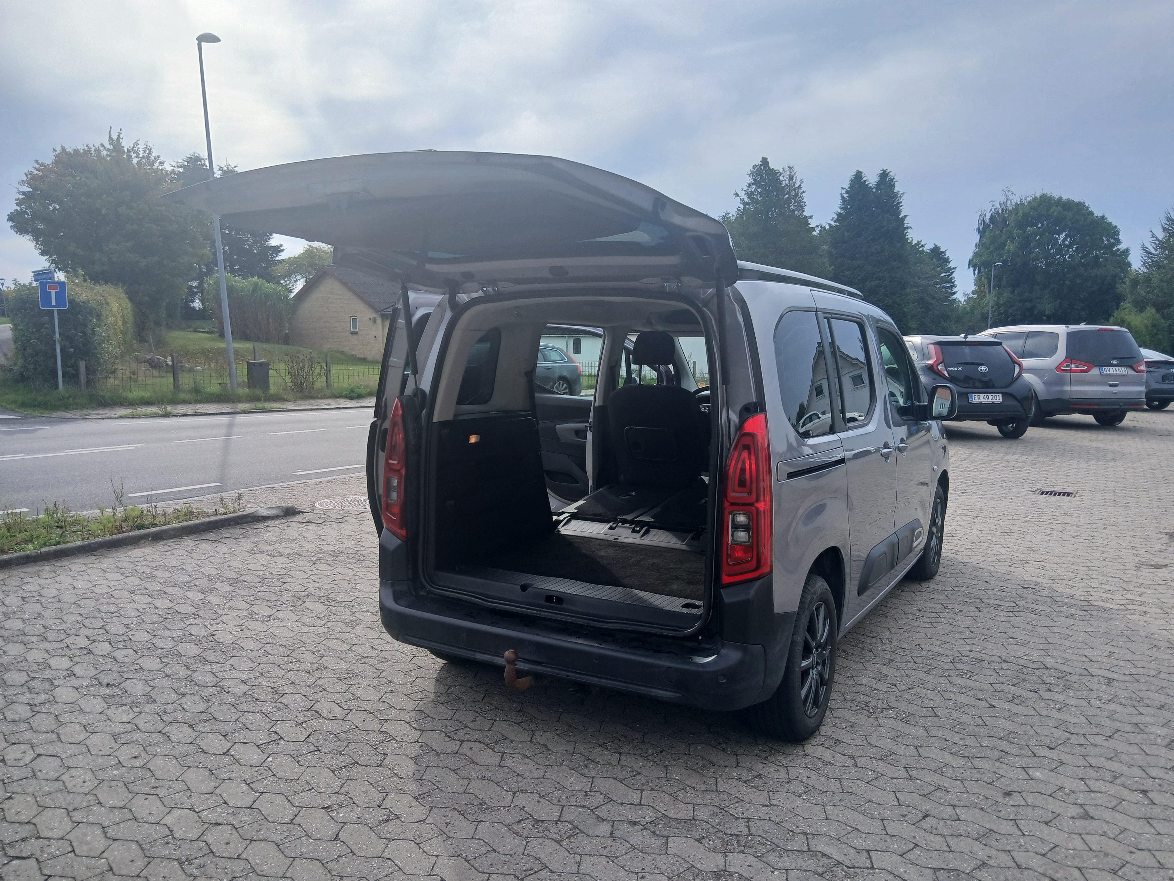 Grå Citroën Berlingo fra 2019