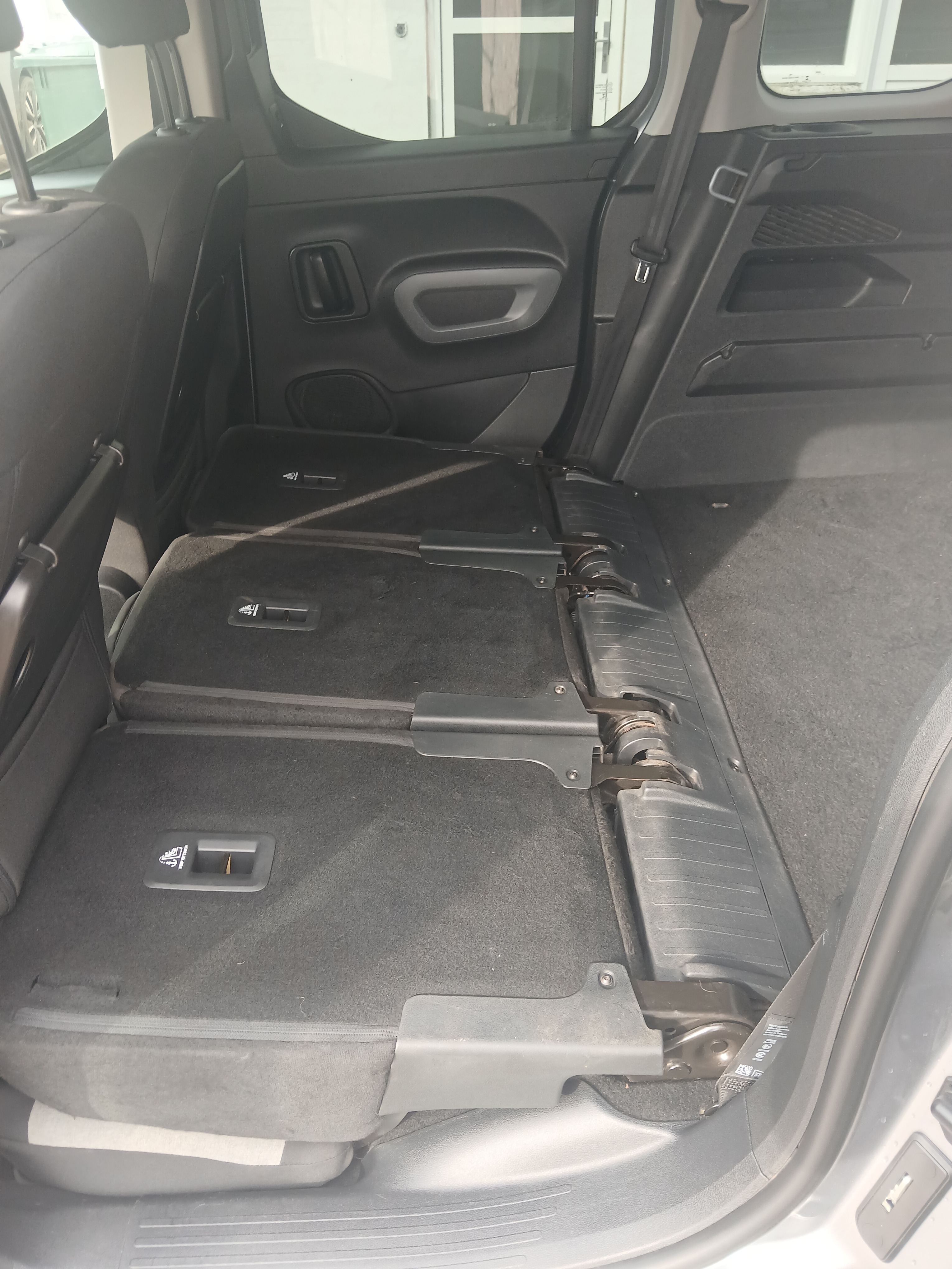 Grå Citroën Berlingo fra 2019