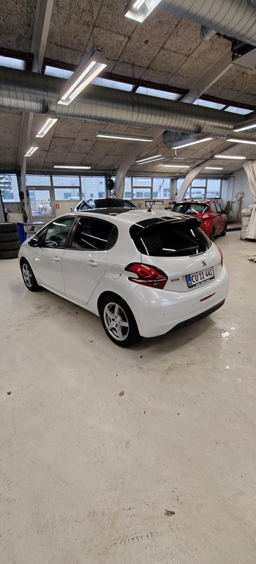 undefined Peugeot 208 fra 2017