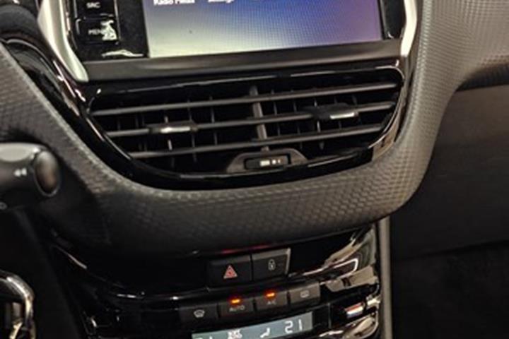 undefined Peugeot 208 fra 2017