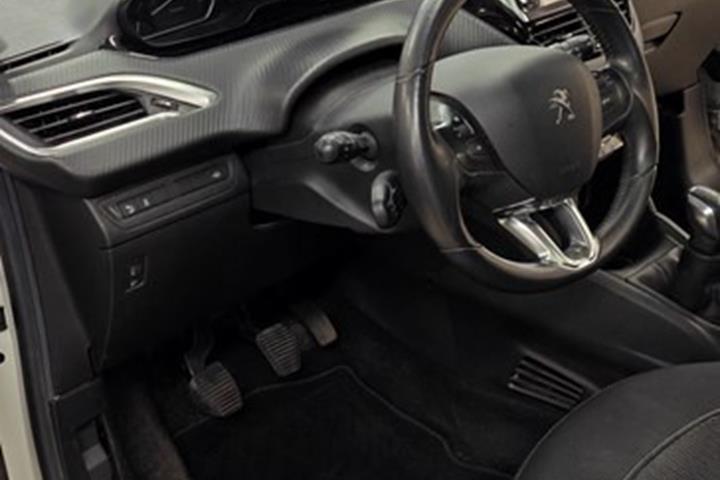 undefined Peugeot 208 fra 2017