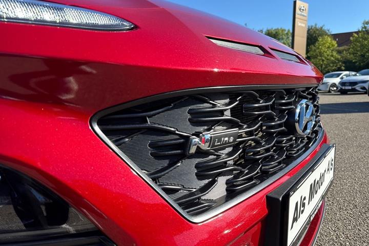 Rød Hyundai Kona fra 2022