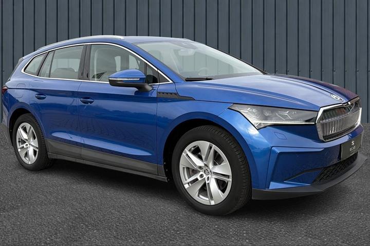 Blå Skoda Enyaq fra 2022