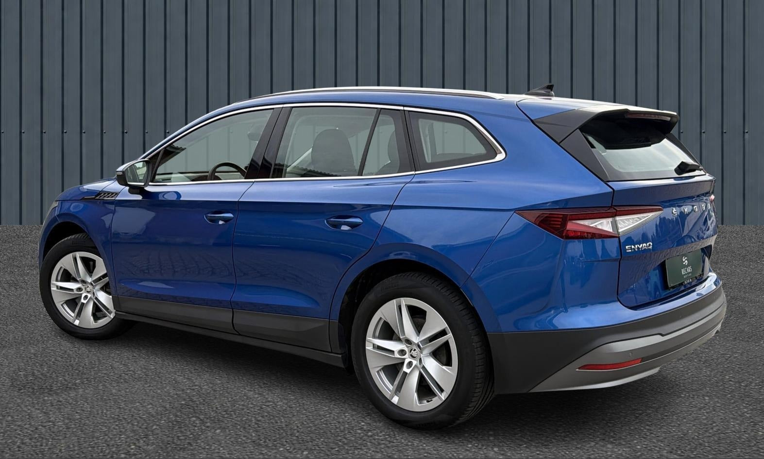 Blå Skoda Enyaq fra 2022
