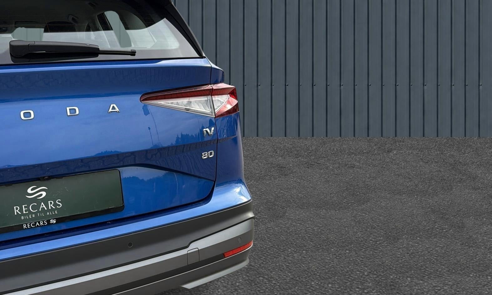 Blå Skoda Enyaq fra 2022