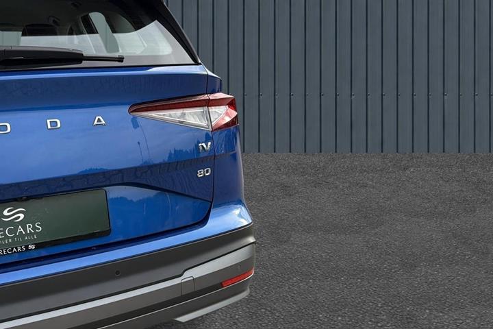 Blå Skoda Enyaq fra 2022