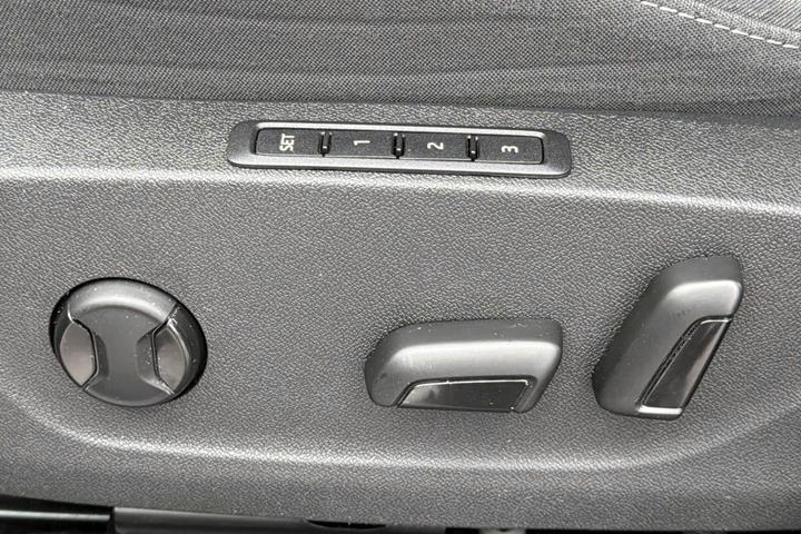 Blå Skoda Enyaq fra 2022