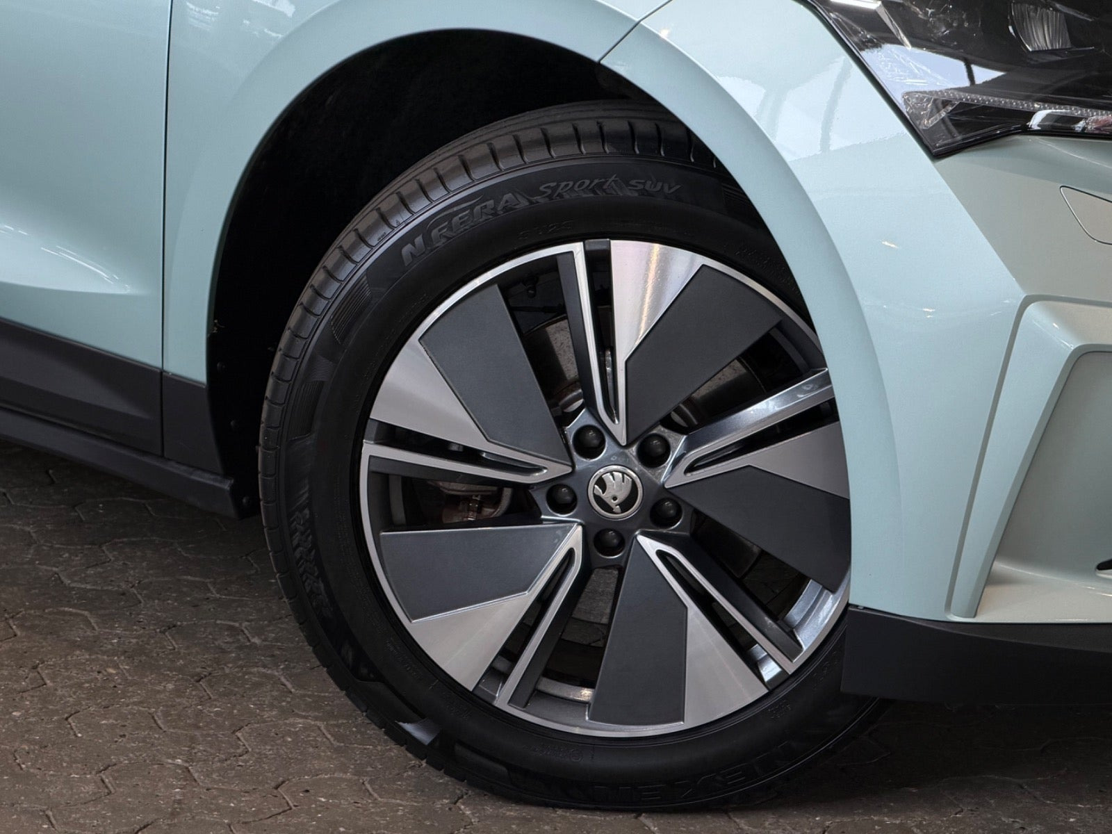 Grøn Skoda Enyaq fra 2023