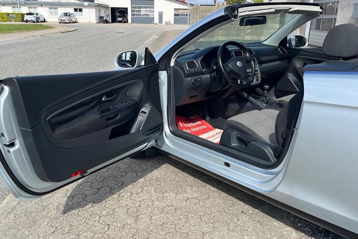 Sølv VW Eos fra 2007