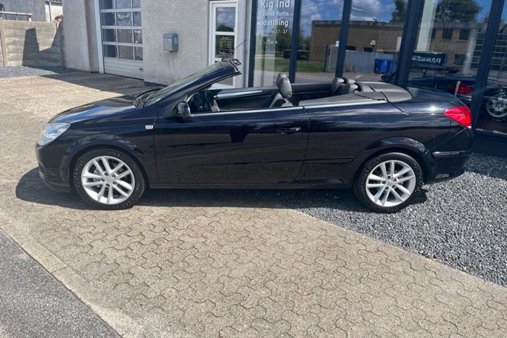 Sort Opel Astra fra 2007