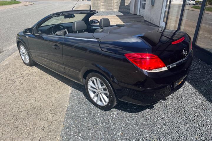 Sort Opel Astra fra 2007