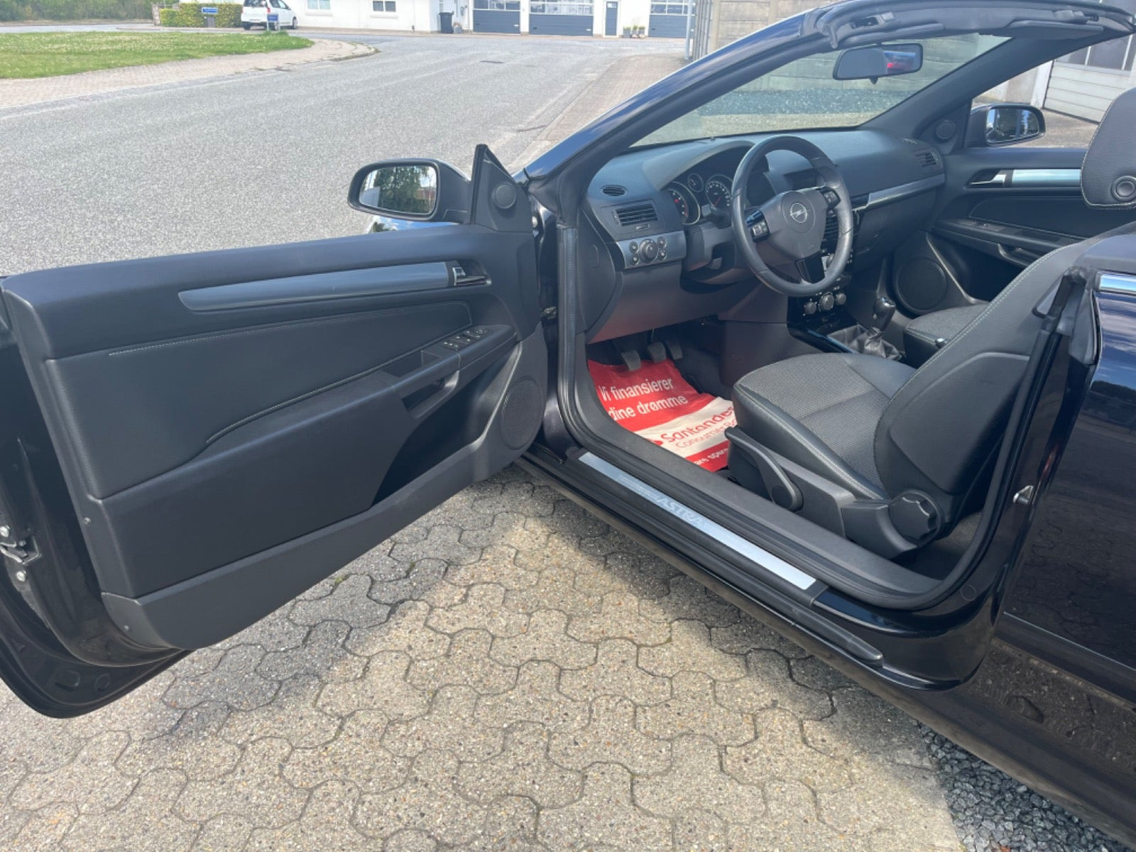 Sort Opel Astra fra 2007