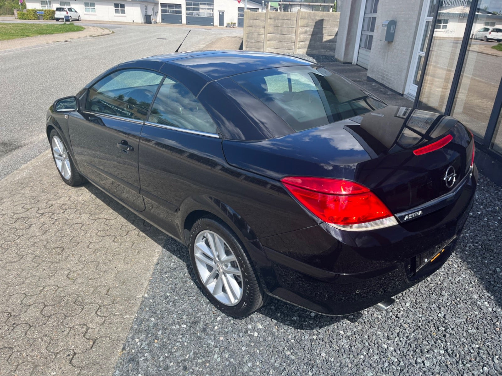Sort Opel Astra fra 2007
