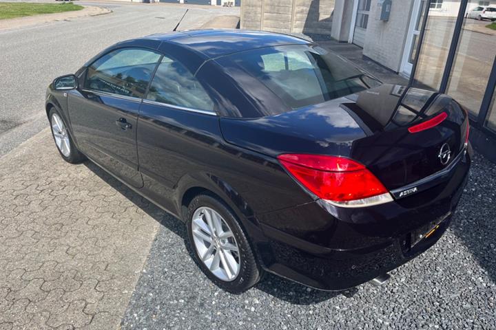 Sort Opel Astra fra 2007