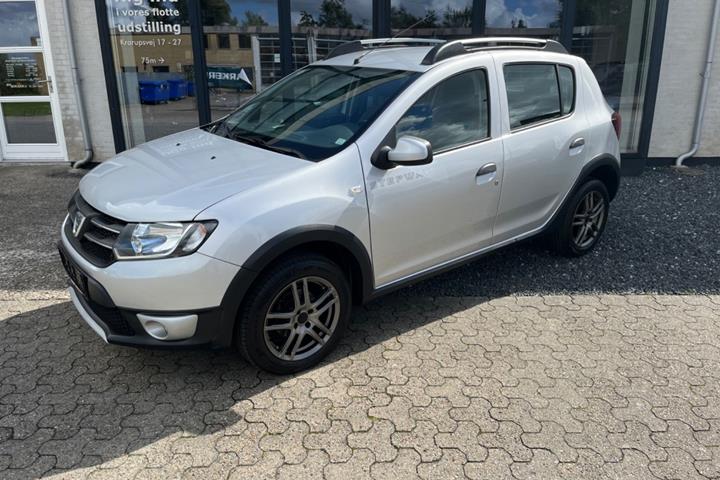 Sølv Dacia Sandero Stepway fra 2015