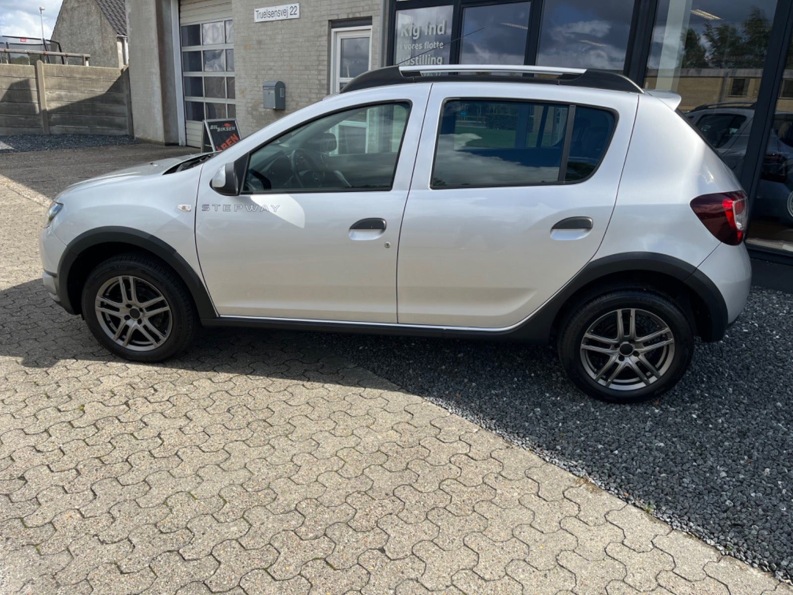 Sølv Dacia Sandero Stepway fra 2015