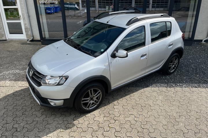 Sølv Dacia Sandero Stepway fra 2015