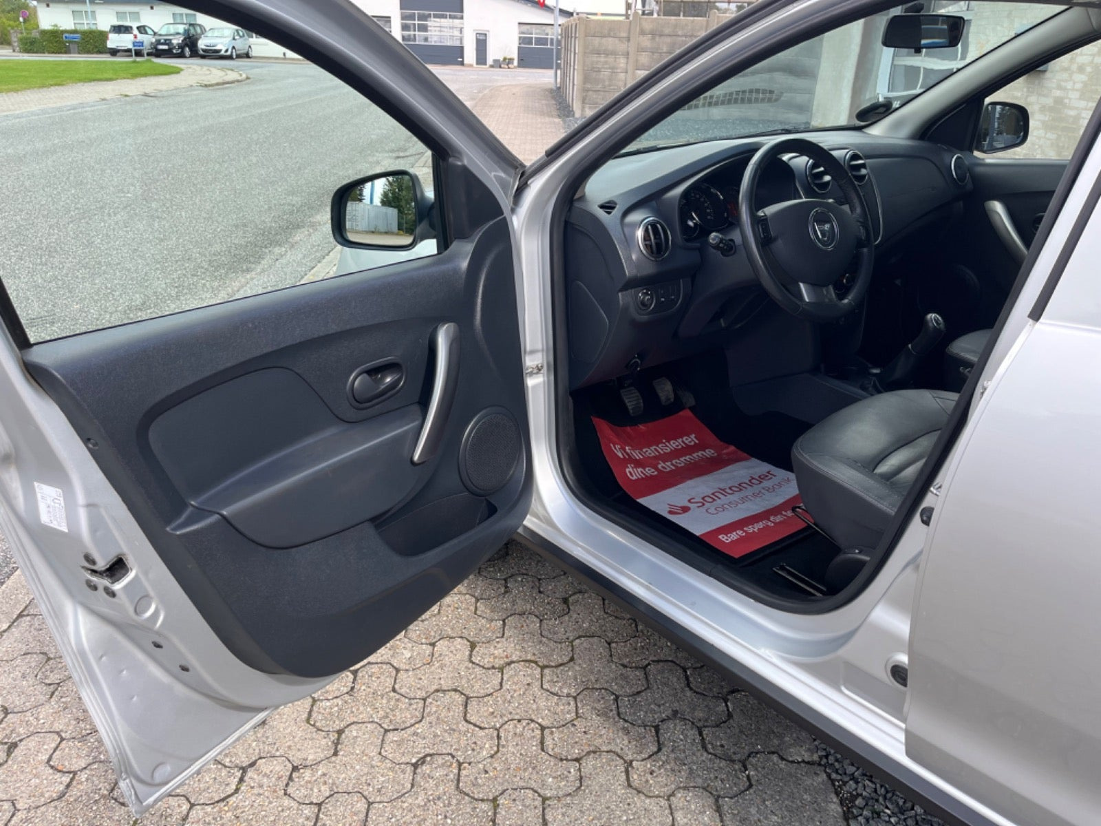 Sølv Dacia Sandero Stepway fra 2015