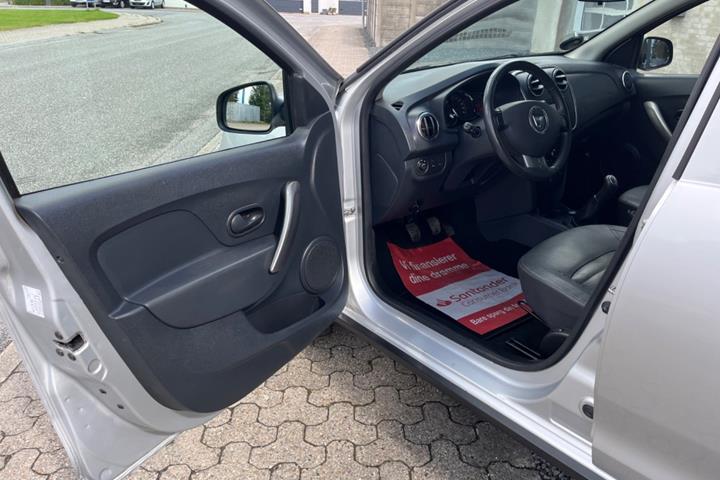 Sølv Dacia Sandero Stepway fra 2015