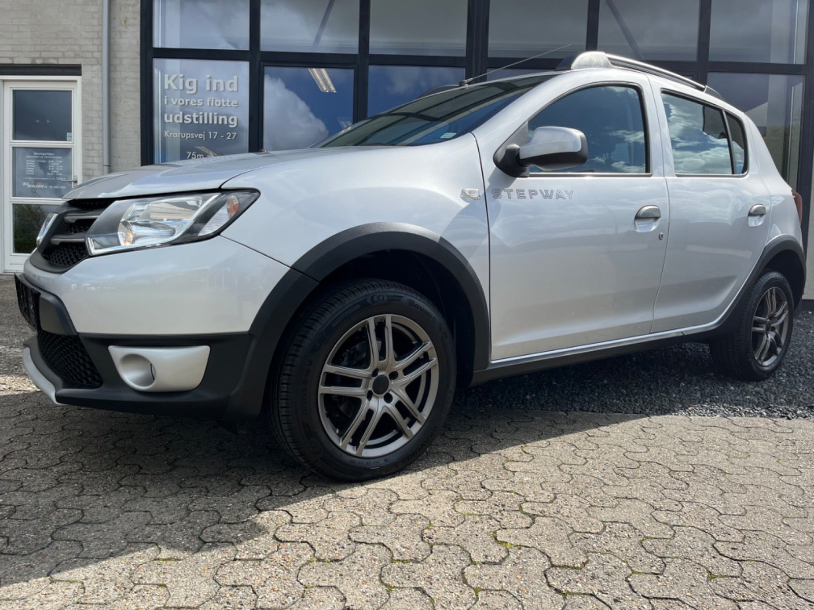 Sølv Dacia Sandero Stepway fra 2015