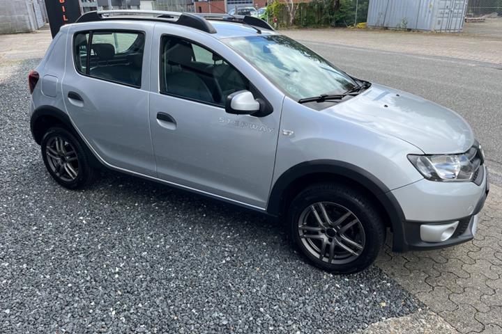 Sølv Dacia Sandero Stepway fra 2015