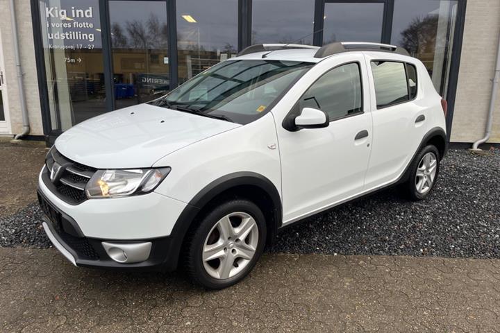 Hvid Dacia Sandero Stepway fra 2015