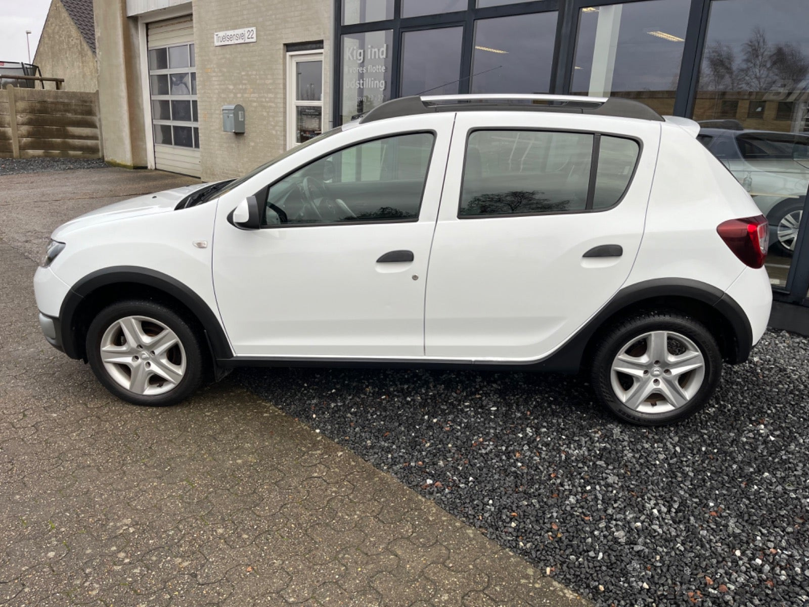 Hvid Dacia Sandero Stepway fra 2015