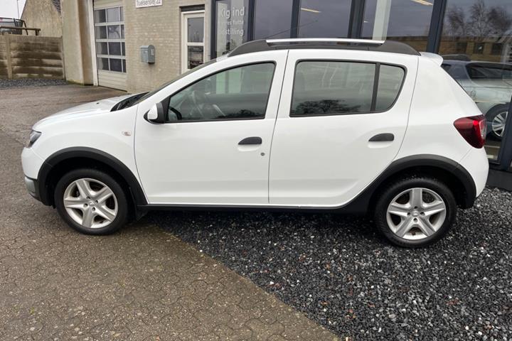 Hvid Dacia Sandero Stepway fra 2015